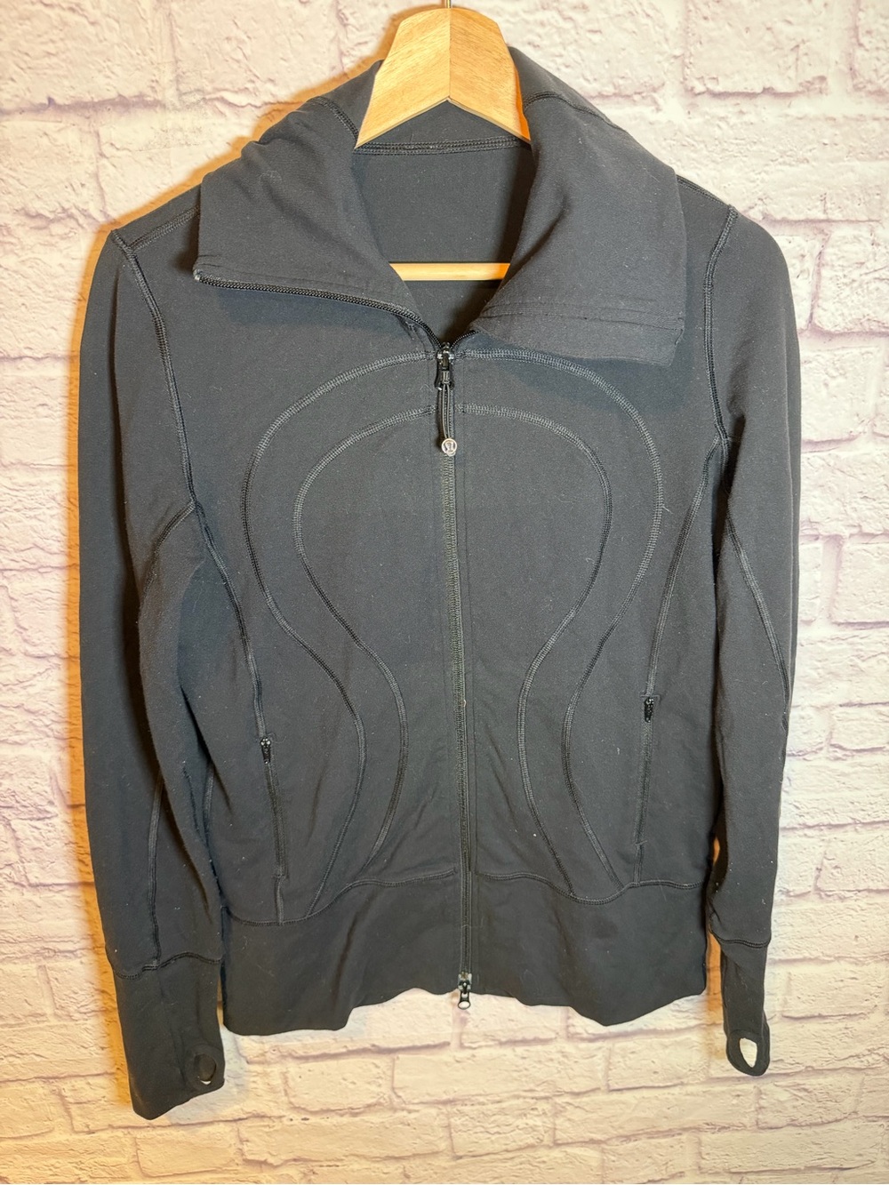 Lululemon Athletica In Stride Black Jacket Womens size 8 athletic wear